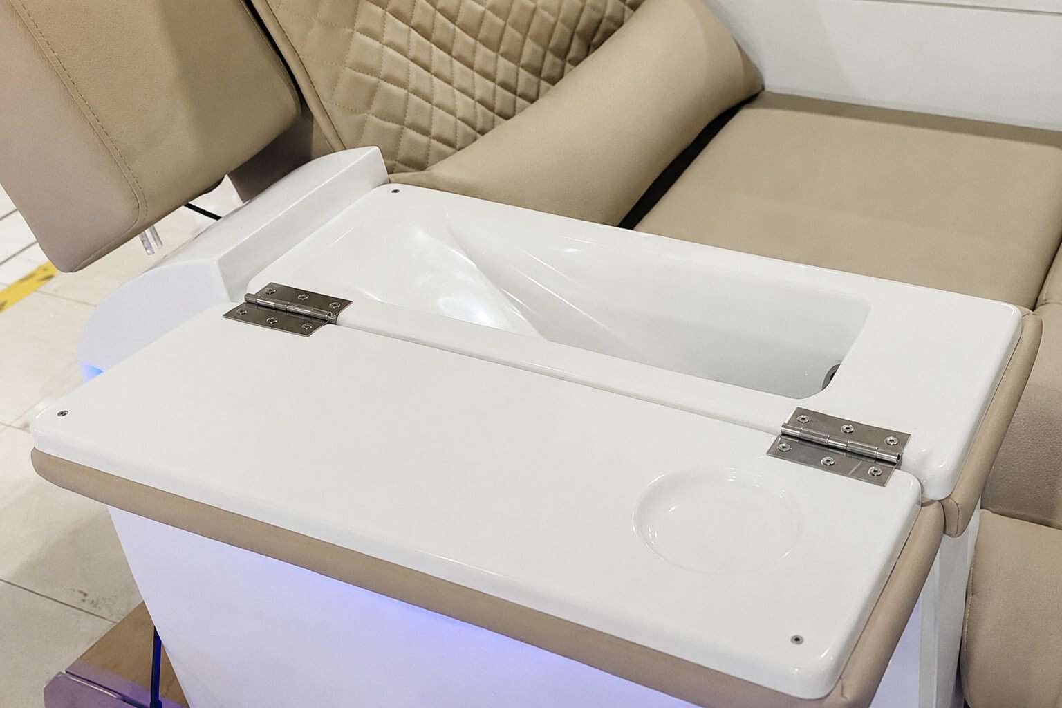 pedicure chair side detail